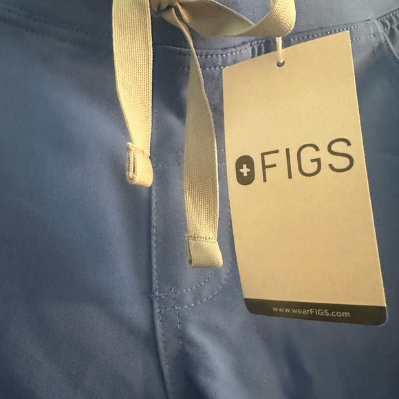 NWT FIGS Women’s Blue Cargo Scrub Pants Size M #FIGS - Picture 2 of 3